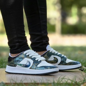 تخفیف فوق العاده کفش کتونی اسپرت مردانه و پسرانه مدل نایک دراگون متفاوت و شیک رنگ سفید  سبز با ارسال رایگان