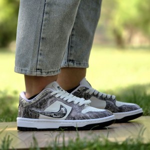 حراج ست کفش کتونی اسپرت  مردانه زنانه مدل نایک دراگون منحصر به فرد و شیک رنگ طوسی سفید  با ارسال رایگان