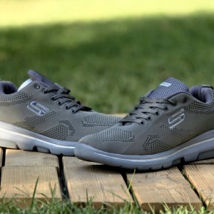 تخفیف هیجان انگیز کفش کتونی اسپرت مردانه و پسرانه مدل اسکیچرز بزرگپا  سبک و بادوام رنگ مشکی تمام با ارسال رایگان