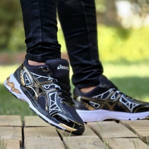 حراج فوق العاده کفش کتونی اسپرت مردانه و پسرانه مدل اسیکس شیک و به روز رنگ مشکی سفید  با ارسال رایگان