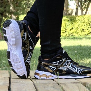 حراج فوق العاده کفش کتونی اسپرت مردانه و پسرانه مدل اسیکس شیک و به روز رنگ مشکی سفید  با ارسال رایگان