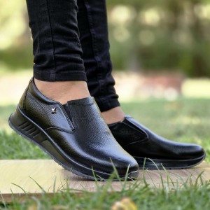 حراج بی تکرار کفش چرم طبیعی تبریز مردانه کلاسیک  و راحت  رنگ مشکی با ارسال رایگان