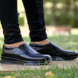 حراج بی تکرار کفش چرم طبیعی تبریز مردانه کلاسیک  و راحت  رنگ مشکی با ارسال رایگان