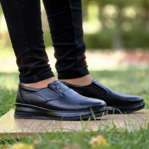 حراج بی تکرار کفش چرم طبیعی تبریز مردانه کلاسیک  و راحت  رنگ مشکی با ارسال رایگان