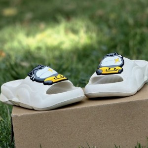 فروش بی مانند  صندل و دمپایی بچگانه کرومی عروسکی دخترانه و پسرانه منحصر به فرد رنگ سفید با ارسال رایگان