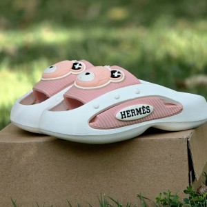 فروش  حیرت انگیز  صندل و دمپایی کرومی زنانه و دخترانه  مدل جسیکا با طرح خرسی بامزه و سبک وزن رنگ سفید قهوه ای  با ارسال رایگان