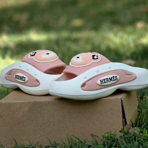 فروش  حیرت انگیز  صندل و دمپایی کرومی زنانه و دخترانه  مدل جسیکا با طرح خرسی بامزه و سبک وزن رنگ سفید قهوه ای  با ارسال رایگان