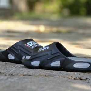 حراجی دمپایی  صندل مردانه و پسرانه مدل فشیون طرح smile  نرم و راحت رنگ  کرم ارسال رایگان.