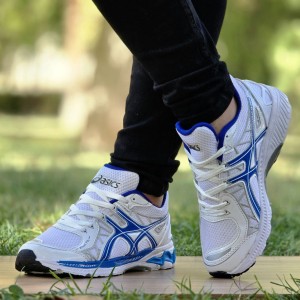 تخفیف جادویی کفش کتونی اسپرت مردانه و پسرانه مدل اسیکس  چشم نواز  ومستحکم رنگ  سفید طوسی  با ارسال رایگان