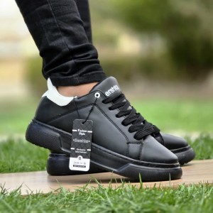 فروووش ویژه کفش کتونی اسپرت ونس مردانه مدل برشکا Bershka  با کیفیتتتت عالی  رنگ مشکییی  تمام با ارسال رایگان