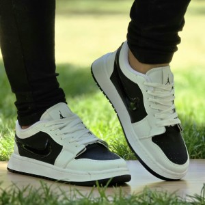 آفر ویژه کفش کتونی ونس اسپرت مردانه و پسرانه مدل نایک جردن وودو (Nike Jordan Voodoo) ترند بازاررر رنگ سفید مشکیی با ارسال رایگان