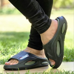 فروش ویژه دمپایی  صندل مردانه و پسرانه مدل فشیون  بسیار نرم و راحت رنگ  مشکی سرمه ای ارسال رایگان.