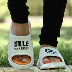 فروش کاربردی  دمپایی  صندل مردانه و پسرانه مدل فشیون طرح smile ب  رنگ  مشکی کرم ارسال رایگان.