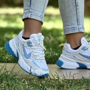 فروش ویژهه کفش کتونی اسپرت دخترانه زنانه مدل نایک  زیره نرم و منحصر به فرد رنگ سفید آبی زیره مقاوم و بادوام با ارسال رایگان