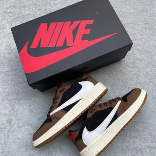 نایک تراویس اسکات