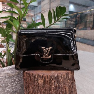 کیف ورنی LV