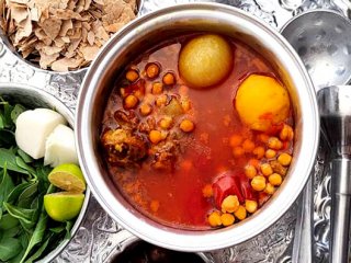 آبگوشت قهوه خانهای اصیل