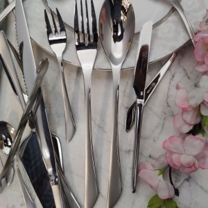 سرویس قاشق و چنگال ۳۰ نفره اس جی S.Gطرح نیوبرلین مات 143 پارچه
