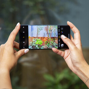 گوشی موبایل داریا مدل bond 5G دو سیم کارت ظرفیت 256 گیگابایت و رم 8 گیگابایت به همراه شارژر