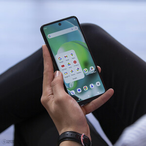 گوشی موبایل وکال مدل V2 Lite دو سیم کارت ظرفیت 128 گیگابایت و رم 4 گیگابایت