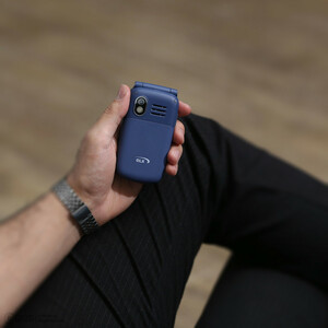 گوشی موبایل جی ال ایکس مدل C100 دو سیم کارت ظرفیت 32 مگابایت