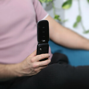 گوشی موبایل جی ال ایکس مدل C100 دو سیم کارت ظرفیت 32 مگابایت