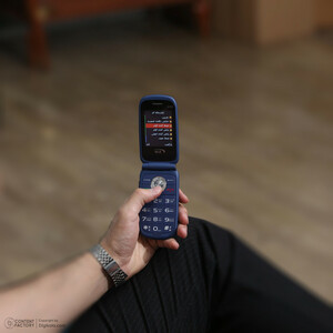 گوشی موبایل جی ال ایکس مدل C100 دو سیم کارت ظرفیت 32 مگابایت