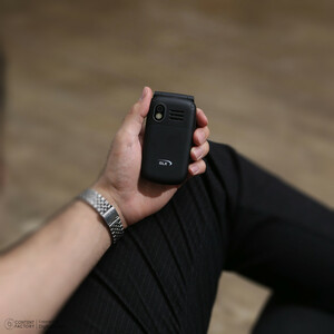 گوشی موبایل جی ال ایکس مدل C100 دو سیم کارت ظرفیت 32 مگابایت