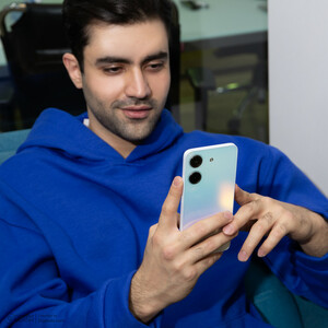 گوشی موبایل وکال مدل V01 دو سیم کارت ظرفیت 128 گیگابایت و رم 4 گیگابایت