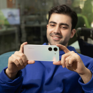 گوشی موبایل وکال مدل V01 دو سیم کارت ظرفیت 128 گیگابایت و رم 4 گیگابایت