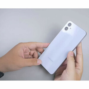 گوشی موبایل سامسونگ مدل Galaxy A05 دو سیم کارت ظرفیت 128 گیگابایت و رم 4 گیگابایت به همراه شارژر 25وات سامسونگ