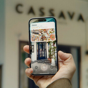 گوشی موبایل اپل مدل iPhone 16 CH دو سیم کارت ظرفیت 256 گیگابایت و رم 8 گیگابایت - به همراه شارژر