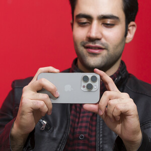 گوشی موبایل اپل مدل iPhone 16 Pro ZAA دو سیم کارت ظرفیت 256 گیگابایت و رم 8 گیگابایت - به همراه شارژر