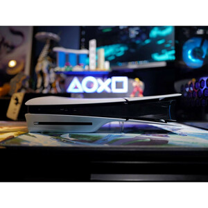 کنسول بازی سونی مدل PlayStation 5 Slim ظرفیت یک ترابایت ریجن 2000 آسیا به همراه بازی EA Sports FC 24