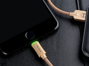 کابل شارژ و انتقال داده 1.2 متری لایتنینگ مک دودو MCDODO Auto Disconnect Lightning Data Cable 1.2M CA-390 دارای کیفیت ساخت بالا