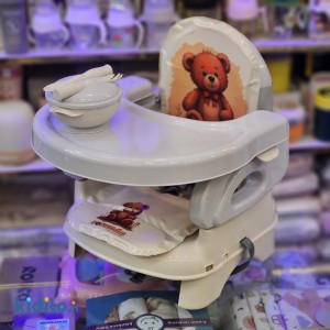 صندلی غذای کودک مدل پرتابل + کاسه و قاشق رایگان با تشک نرم عروسکی سواندا Suvanda (طوسی)