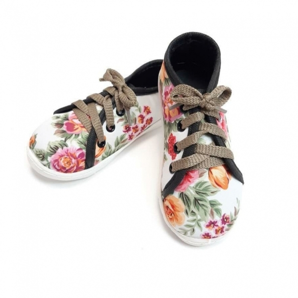 کتونی گل‌دار زمینه سفید1