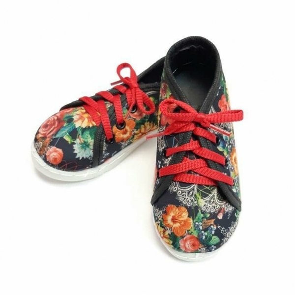 کتونی گل‌دار زمینه مشکی