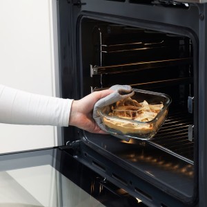 ظرف نگهدارنده غذا ایکیا مدل IKEA 365+ شیشه‌ای درب‌دار مربع ۶۰۰ میلی‌لیتر