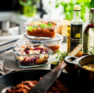 ظرف نگهدارنده غذا ایکیا مدل IKEA 365+ شیشه‌ای درب‌دار مربع ۶۰۰ میلی‌لیتر
