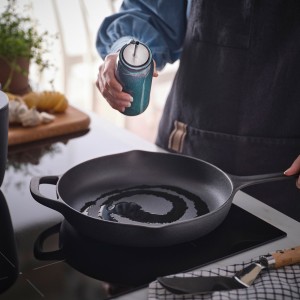 بطری روغن و سرکه سفالی آبی ایکیا BRUGDHAJ - دکوری شیک و کاربردی
