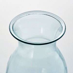 گلدان شیشه ای سبز ایکیا مدل BERGKÖRSBÄR – طرحی ساده و جاودانه