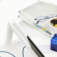 میز سینی تخت‌خواب تاشو ایکیا مدل KLIPSK سفید