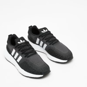 کفش آدیداس Swift Run 22 Sneakers