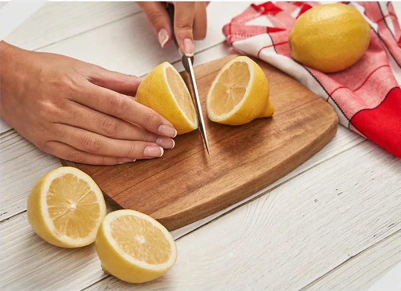 از بین بردن بوی عرق زیر بغل با لیمو