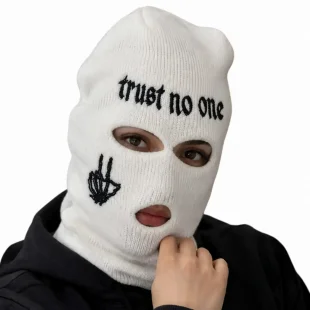 کلاه فیس طرح Trust No One