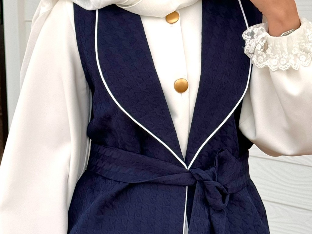 چگونه مانتو مدل وست بلند را به استایل روزمره خود اضافه کنیم؟