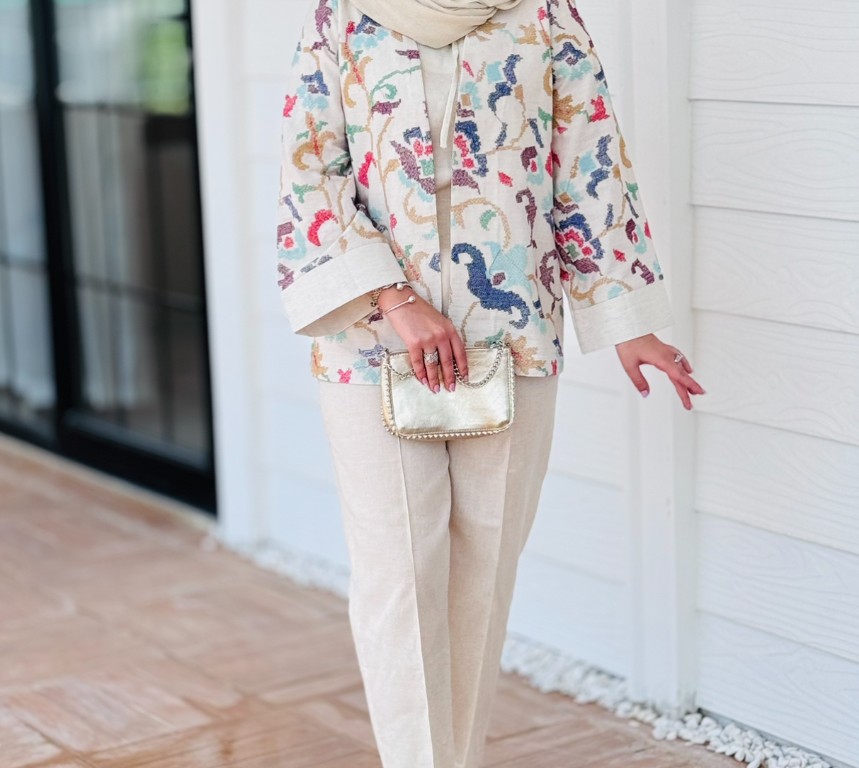 چگونه مدل مانتو زنانه شیک را با سایر لباس‌ها ست کنیم؟