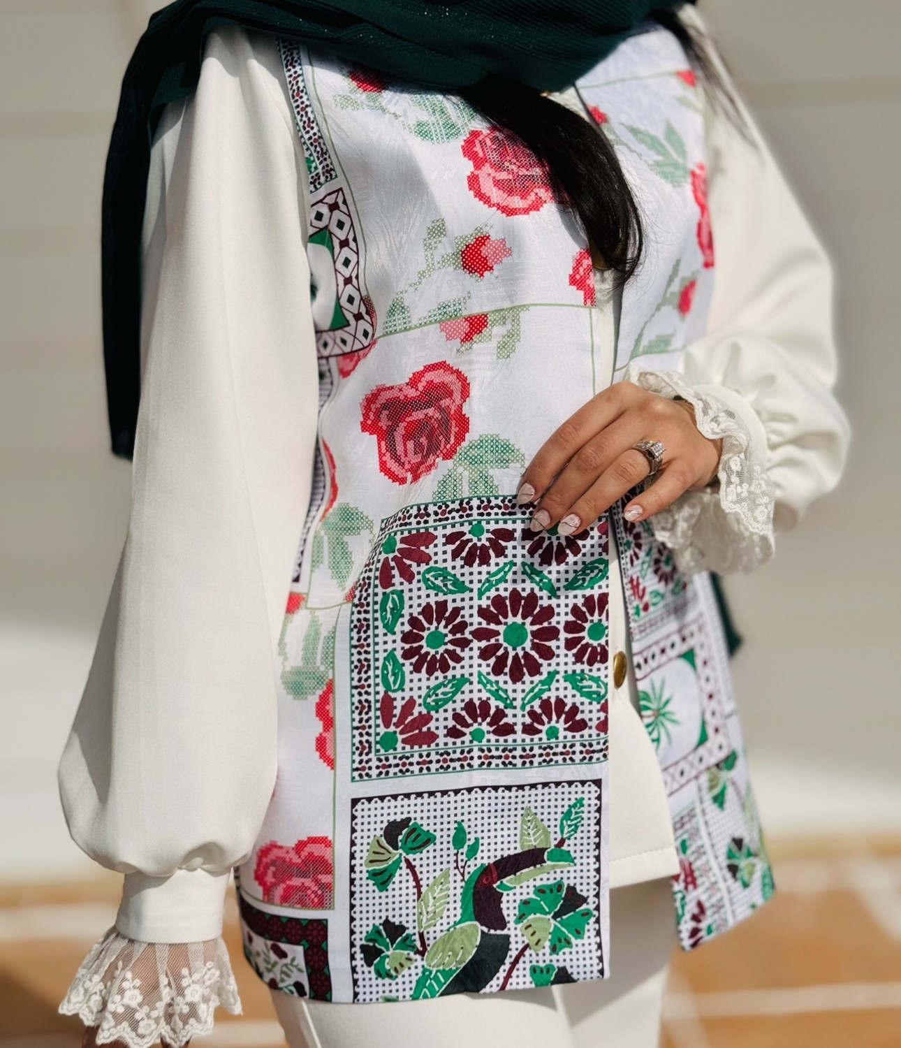 وست زنانه مدل رُزا