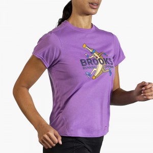 تیشرت ورزشی زنانه بروکس مدل Brooks Women's Distance Graphic Short Sleeve|بنفش طرح دار